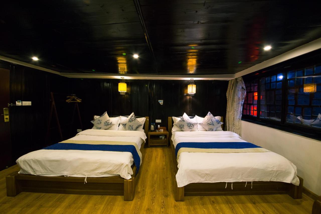 一方砚-旅拍体验民宿 Fenghuang Exteriör bild